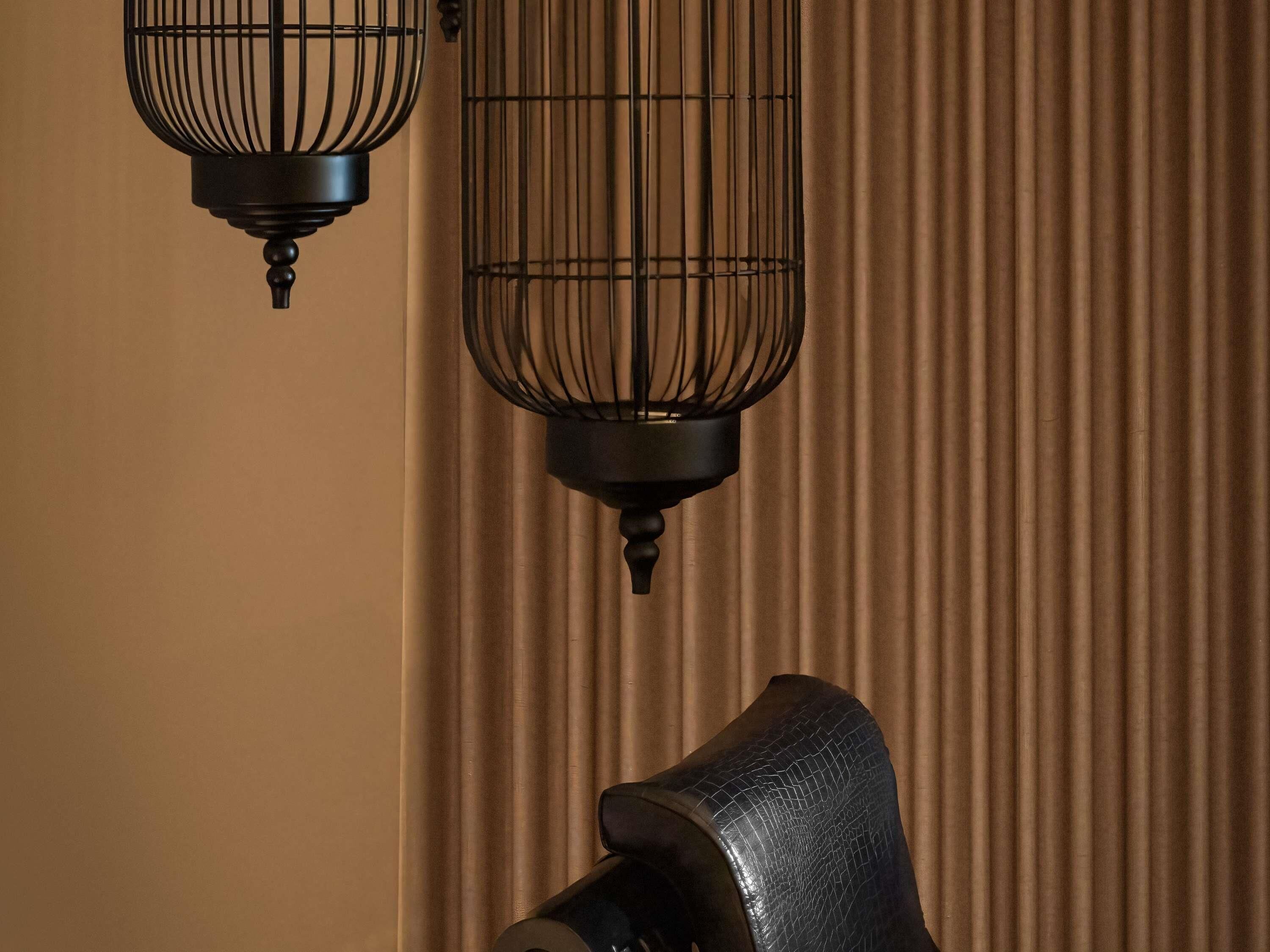 Chambre Supérieure, 1 très grand lit, accès au salon club, vue ville