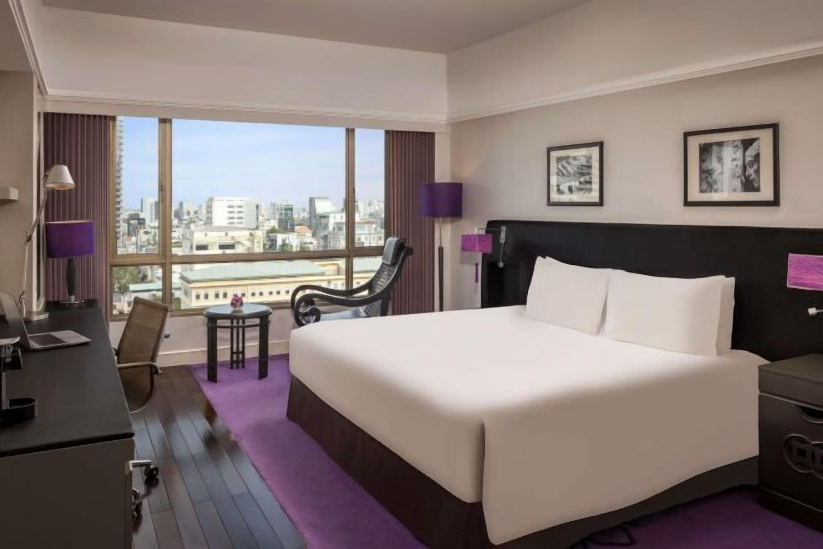 Ropa de cama de alta calidad y minibar 