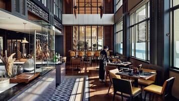 2 restaurants; breakfast, lunch, and dinner served