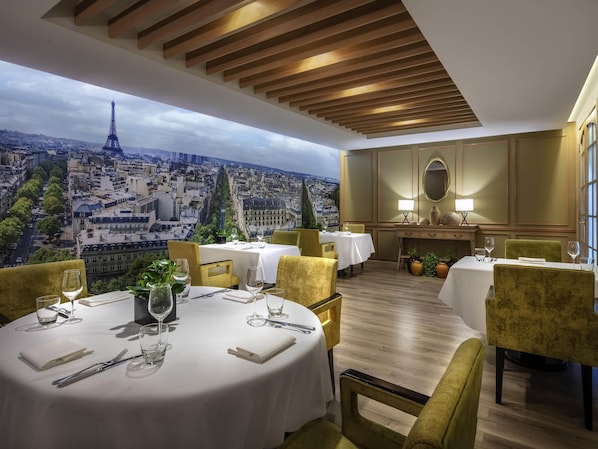 2 restaurants, breakfast served