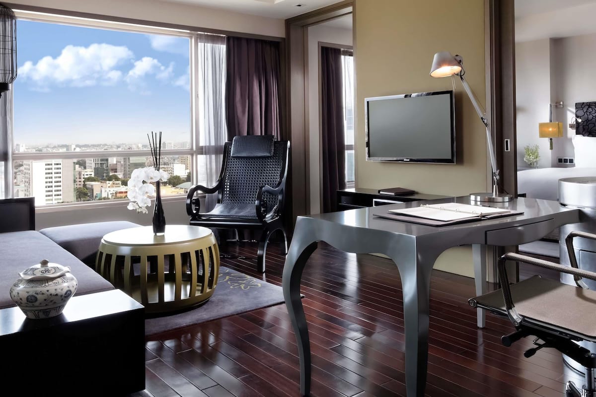 Suite – club, 1 kingsize-seng (Prestige, Club Millésime Access) | Sengetøy av topp kvalitet, minibar, safe på rommet og skrivebord