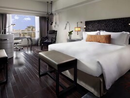 Luxury Room, 1 King Bed, Club Lounge Access, City View | Premium bedding, minibar, in-room safe, desk