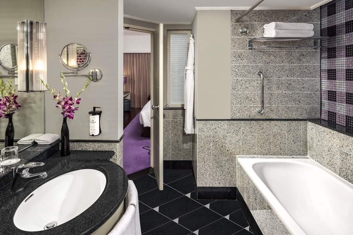 1 quarto, roupas de cama premium, frigobar, cofres nos quartos