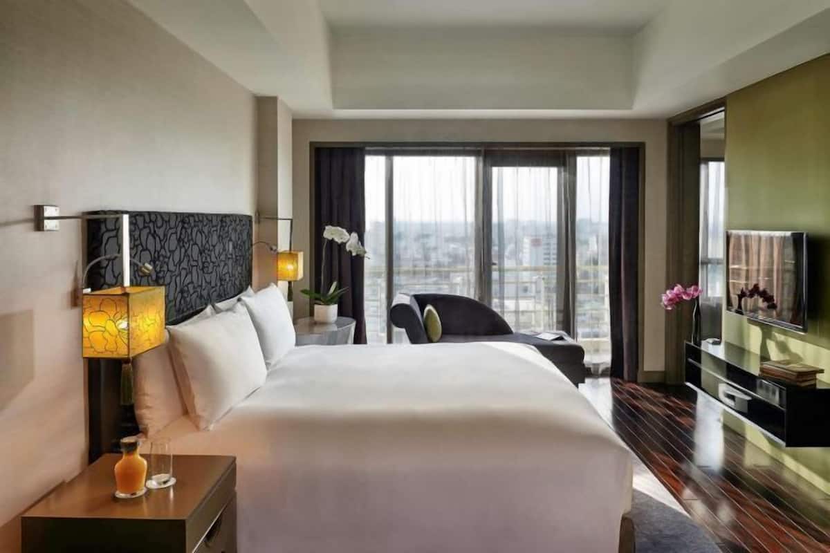 1 bedroom, premium bedding, minibar, in-room safe