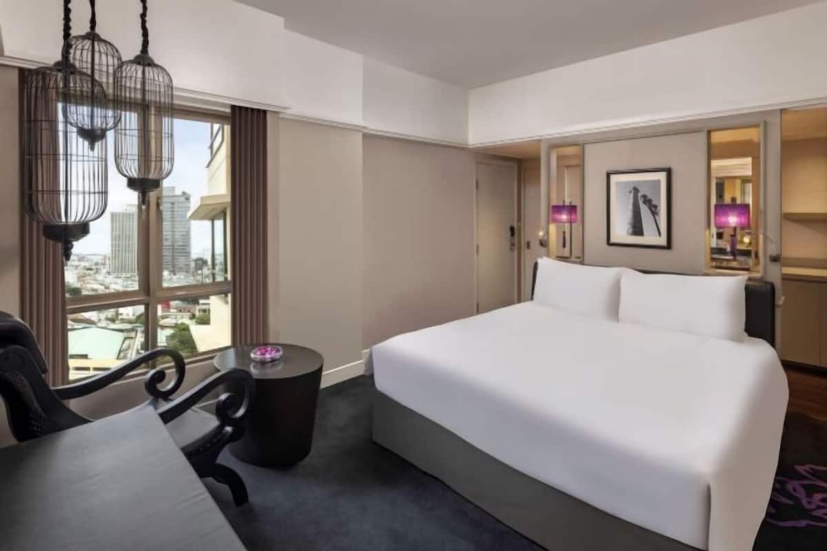 1 bedroom, premium bedding, minibar, in-room safe