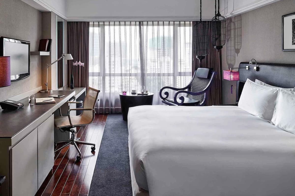 Superior Room, 1 King Bed, Club Lounge Access, City View | Premium bedding, minibar, in-room safe, desk