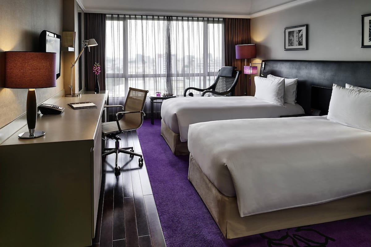 Superior Room, 2 Katil Bujang (Single), City View | Peralatan tempat tidur premium, bar mini, peti besi dalam bilik, meja