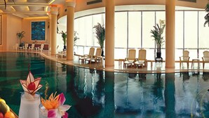 Indoor pool, outdoor pool - Lakeview Xuanwu Hotel (Nanjing)