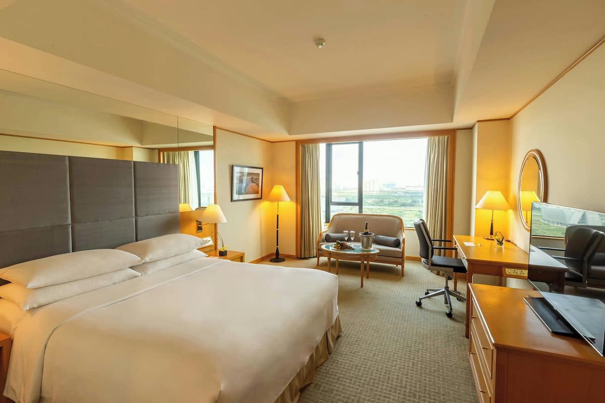 Club-Zimmer, 1 King-Bett, Nichtraucher, Flussblick | 1 Schlafzimmer, Minibar, Zimmersafe, Schreibtisch