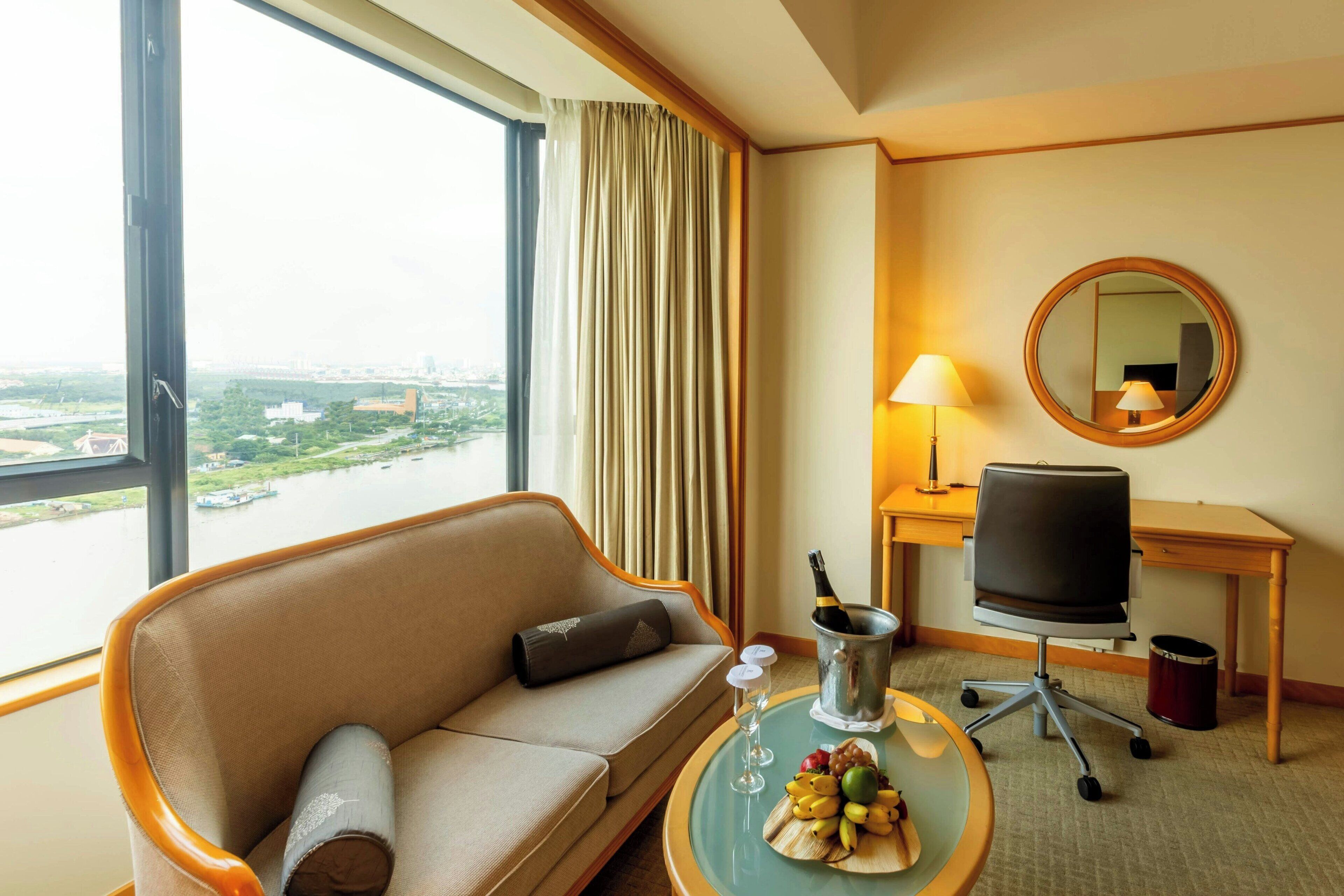 Minibar, két bảo mật tại phòng, bàn 