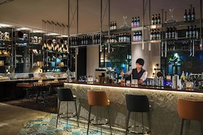 2 bars/lounges, rooftop bar, lobby lounge