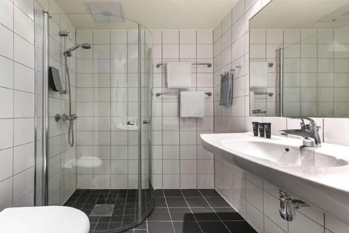 Bathroom | Hair dryer, towels, soap, shampoo