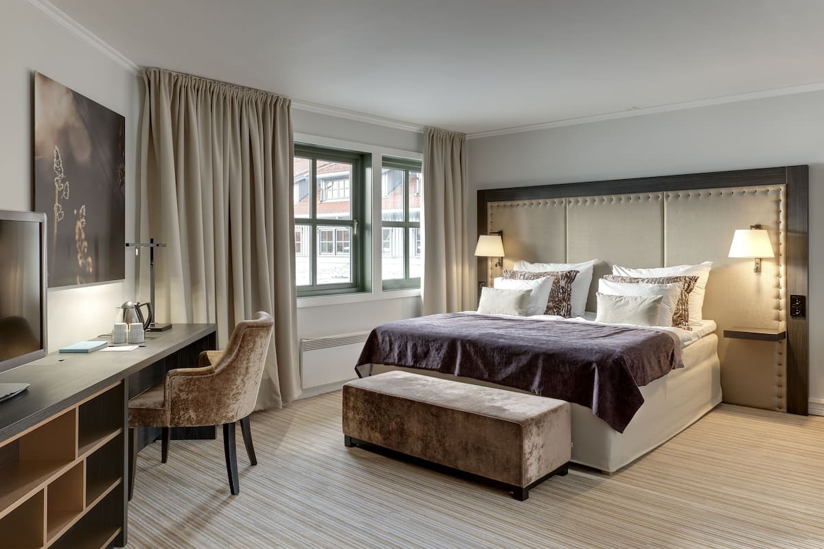 minibar, in-room safe, desk, soundproofing