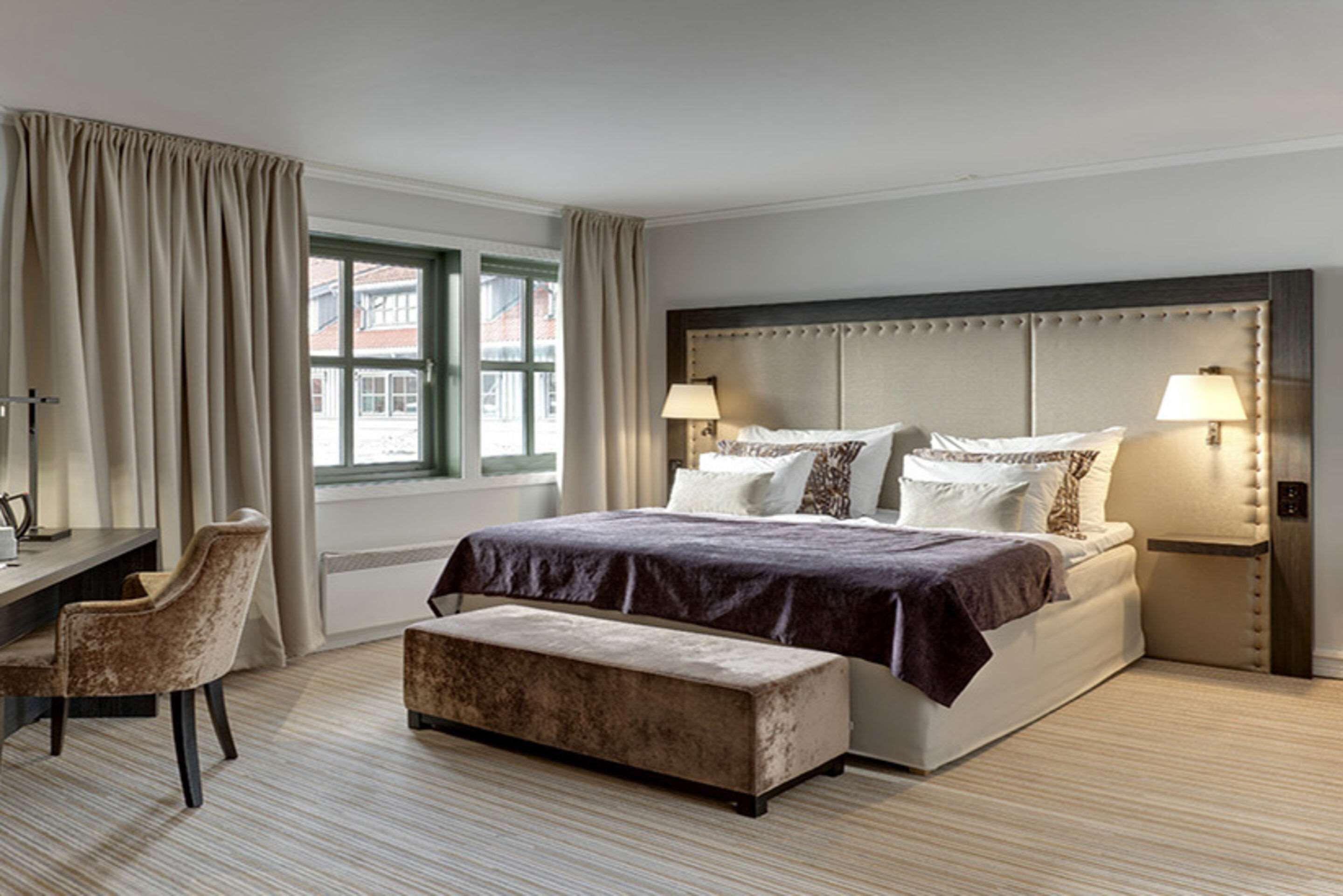 superior double room, 1 double bed, non smoking | minibar, in-room safe, desk, soundproofing