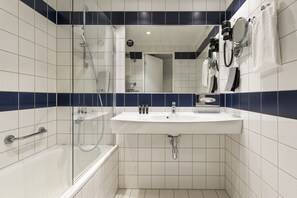 Hair dryer, towels, soap, shampoo - Clarion Hotel Oslo Airport (Ullensaker)