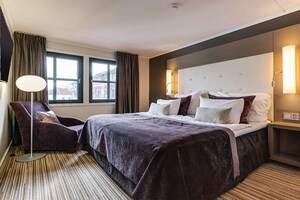 Dobbeltrom, 1 dobbeltseng, ikke-røyk | Minibar, safe på rommet, lydisolert og strykejern/-brett