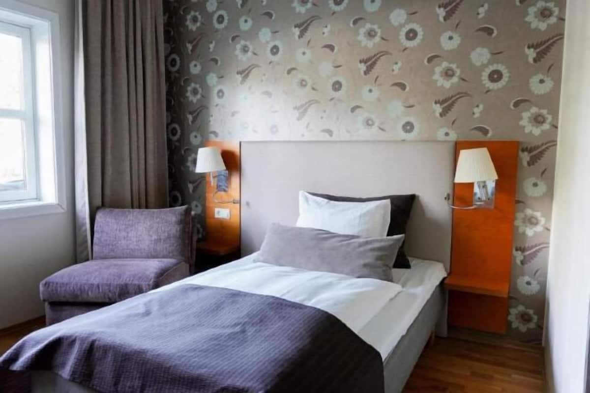 Minibar, in-room safe, soundproofing, iron/ironing board