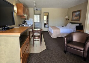 Family Loft | 2 bedrooms, desk, iron/ironing board, free WiFi