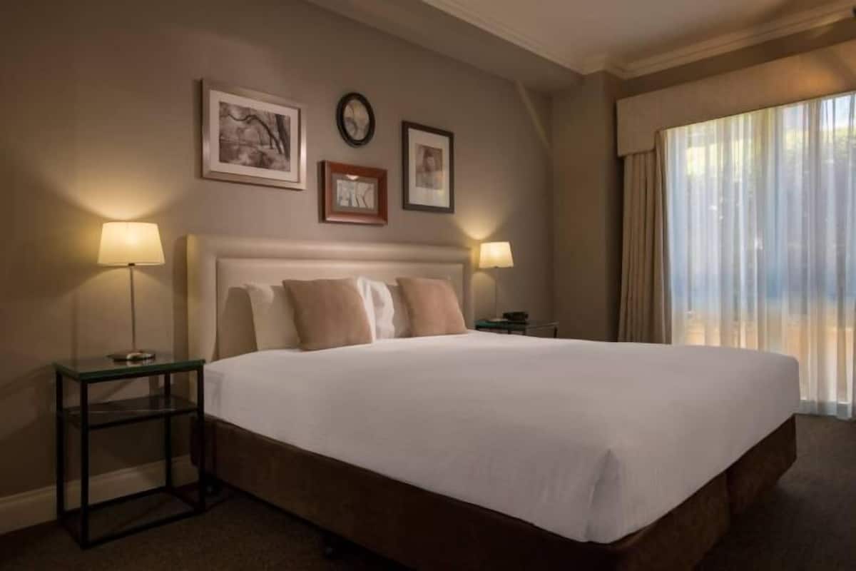 Premium bedding, in-room safe, desk, iron/ironing board