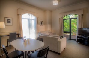 Departamento, 2 habitaciones | Área de sala de estar