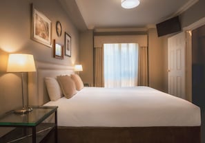 3 Schlafzimmer, hochwertige Bettwaren, Zimmersafe, Schreibtisch