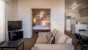 Apartment, 2 Bedrooms | Living room