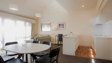 Three Bedroom Apartment | In-room dining