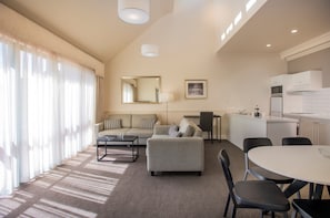 Departamento, 3 habitaciones | Área de sala de estar