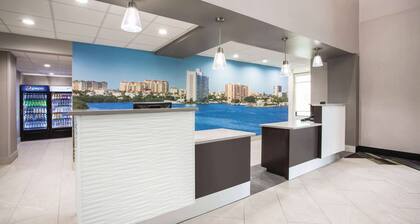 La Quinta Inn & Suites by Wyndham Clearwater South