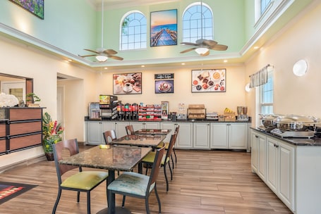 Free continental breakfast. Key West Inn Fairhope Al