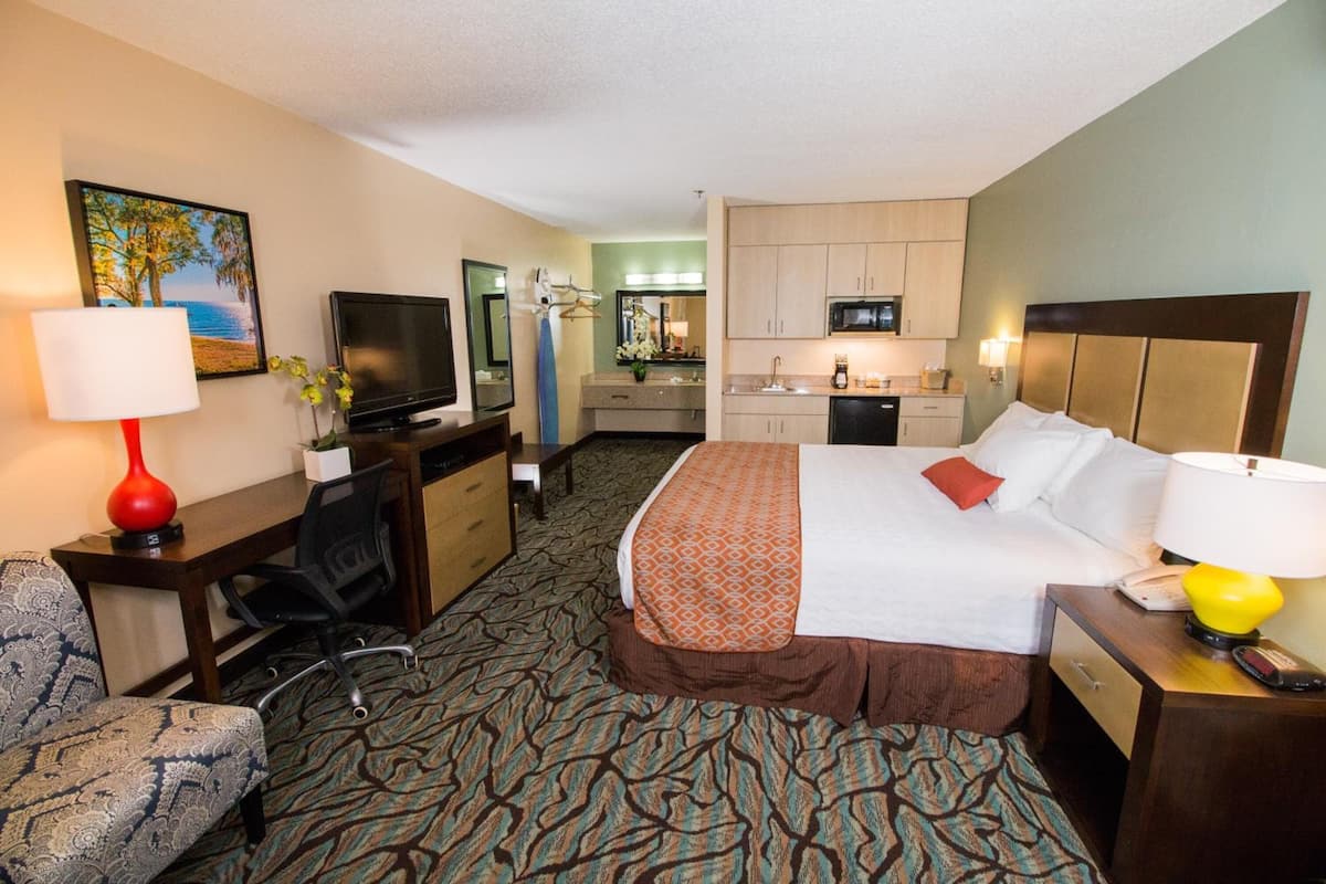 premium bedding, individually decorated, individually furnished, desk