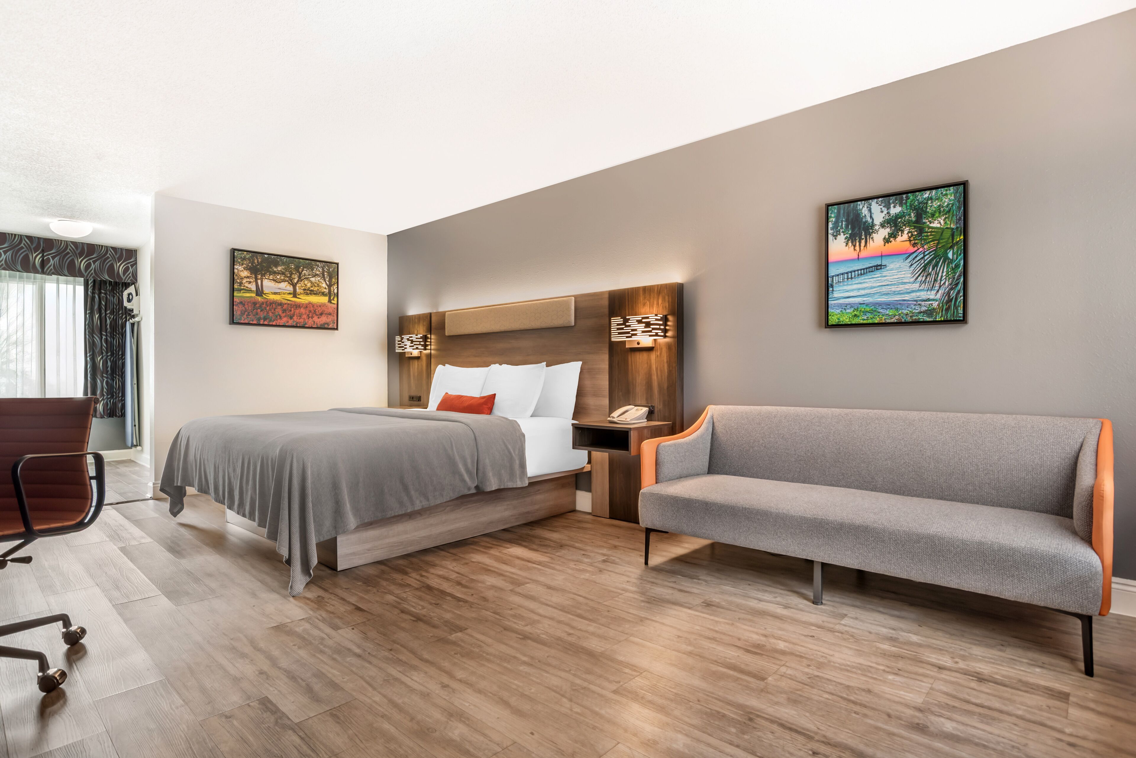 Standard Room, 1 King Bed, Non Smoking | Premium bedding, individually decorated, individually furnished, desk