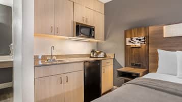 Standard Room, 1 King Bed, Non Smoking | Premium bedding, individually decorated, individually furnished, desk