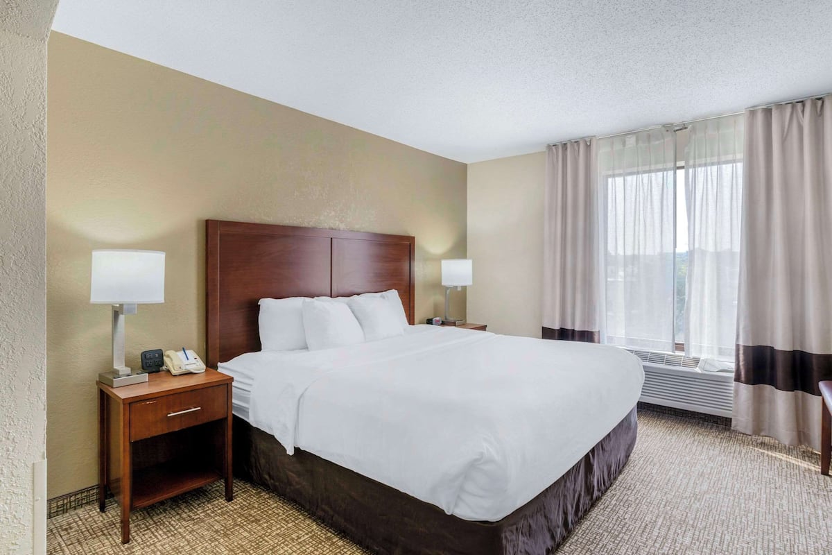 Desk, soundproofing, iron/ironing board, rollaway beds