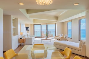 Penthouse, 3 Bedrooms (Dusit)-Children (6-11 yrs old) will incur additional charge for breakfast | Living room