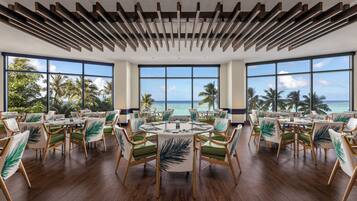 2 restaurants; breakfast, lunch, and dinner served