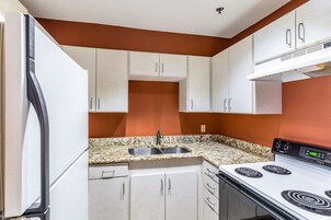 Escritorio, tabla de planchar con plancha y cunas gratuitas 