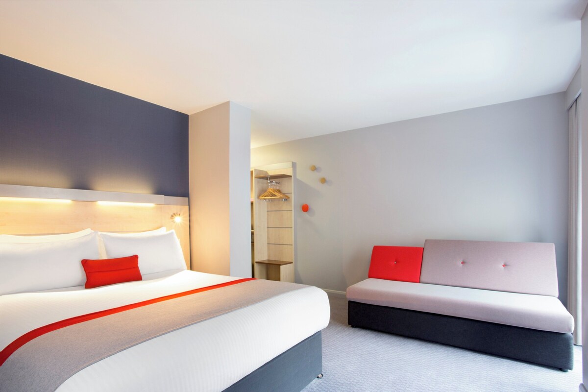 Standard Room, 1 Double Bed with Sofa bed | Desk, blackout drapes, iron/ironing board, cribs (free)