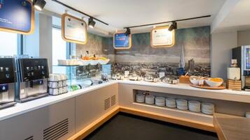 Sudah termasuk sarapan ambil sendiri setiap hari