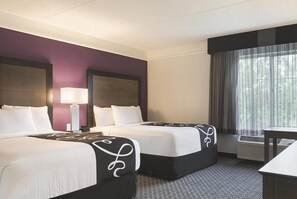 Room, 2 Double Beds, Accessible, Non Smoking (Mobility/Hearing, Bathtub Grab Bars) | Premium bedding, desk, laptop workspace, iron/ironing board - La Quinta Inn & Suites by Wyndham Atlanta Perimeter Medical (Atlanta)