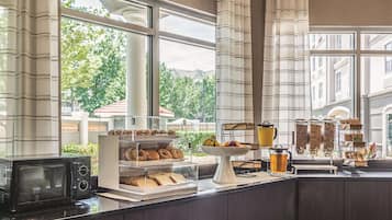 Free daily buffet breakfast