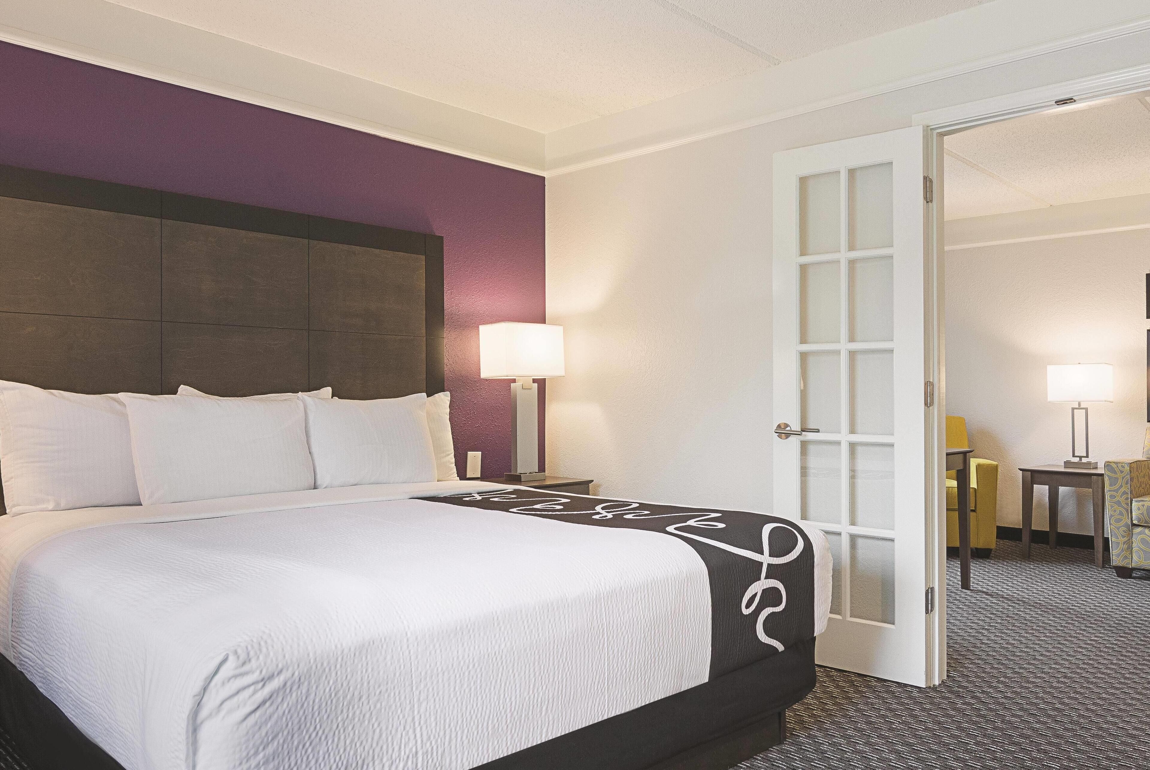 Suite, 1 habitación, para no fumadores | Ropa de cama de alta calidad y escritorio 