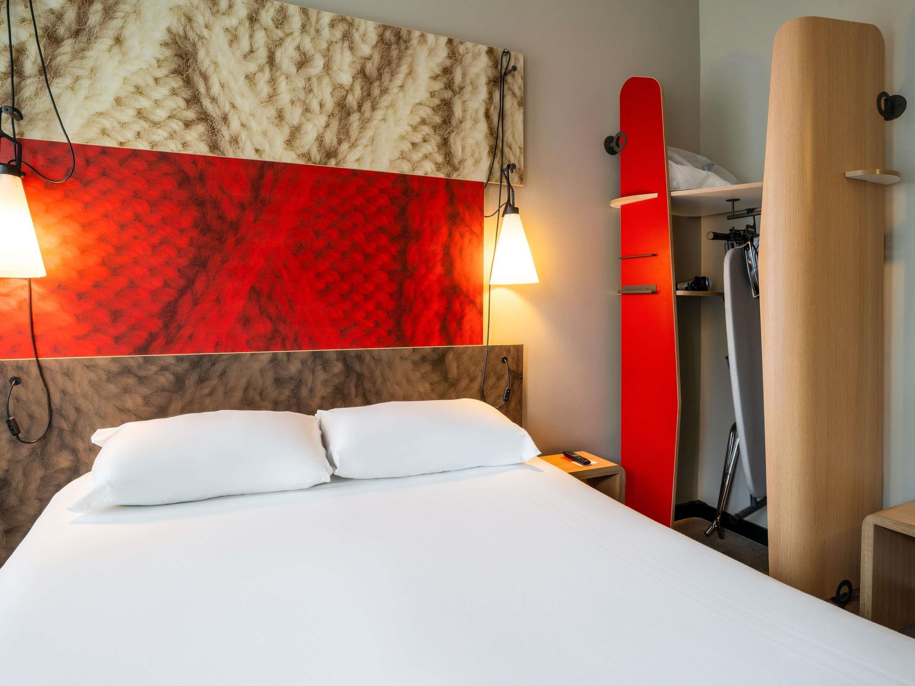 Family Double Room, 1 Katil Kelamin (Double) dengan Katil Sofa (Premium) | Meja, kalis bunyi, katil bayi/kot (percuma) 