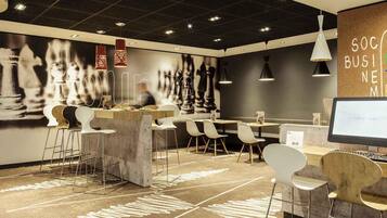 Daily buffet breakfast (GBP 13.50 per person)