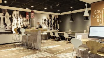 Her gün açık büfe kahvaltı (kişi başı 13.50 GBP)