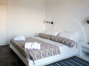 Familie suite | Een kluis op de kamer, een bureau, geluiddichte muren, gratis babybedden