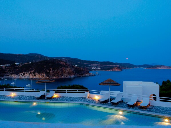Outdoor pool, open 8 AM to 8 PM, pool loungers