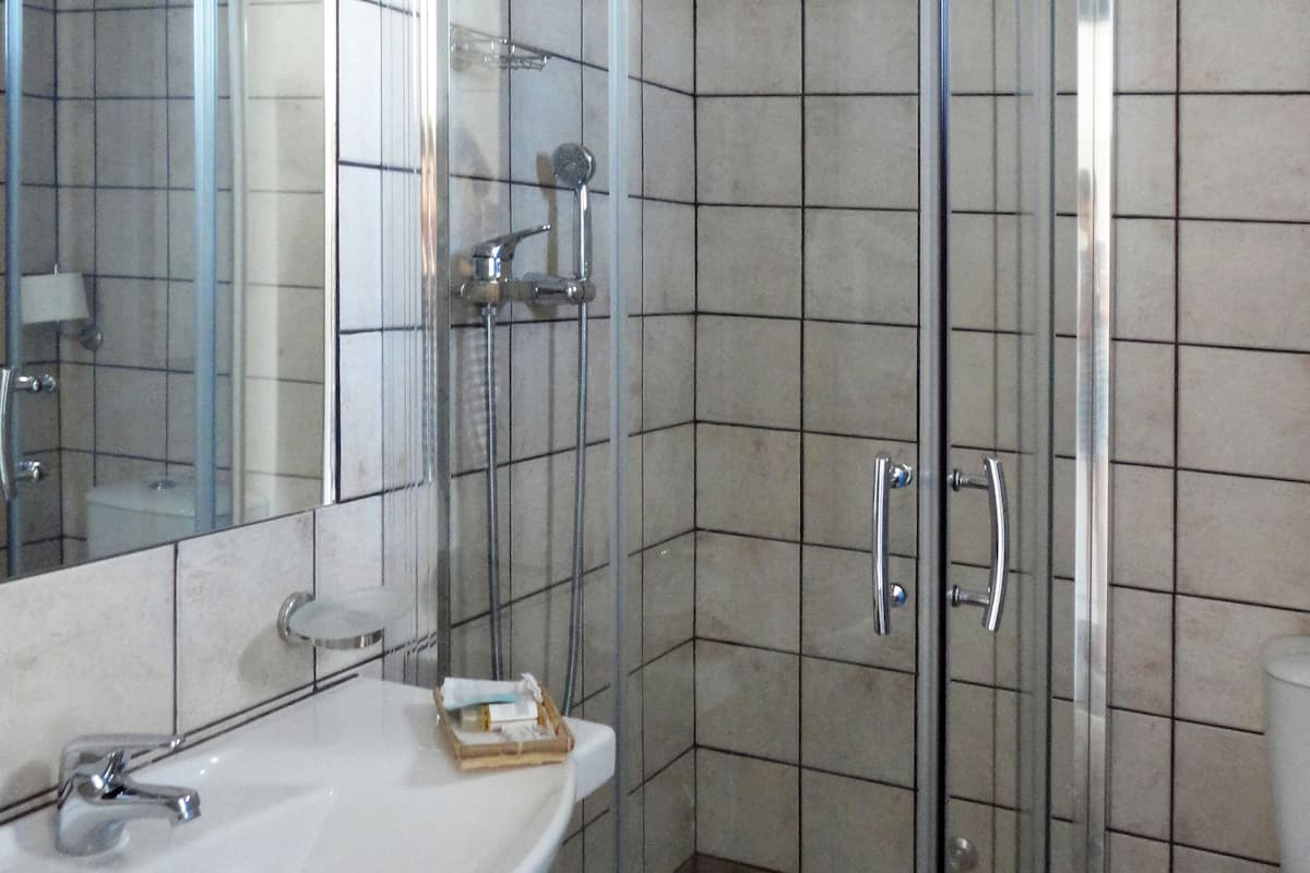 standard room | in-room safe, desk, soundproofing, free cots/infant beds