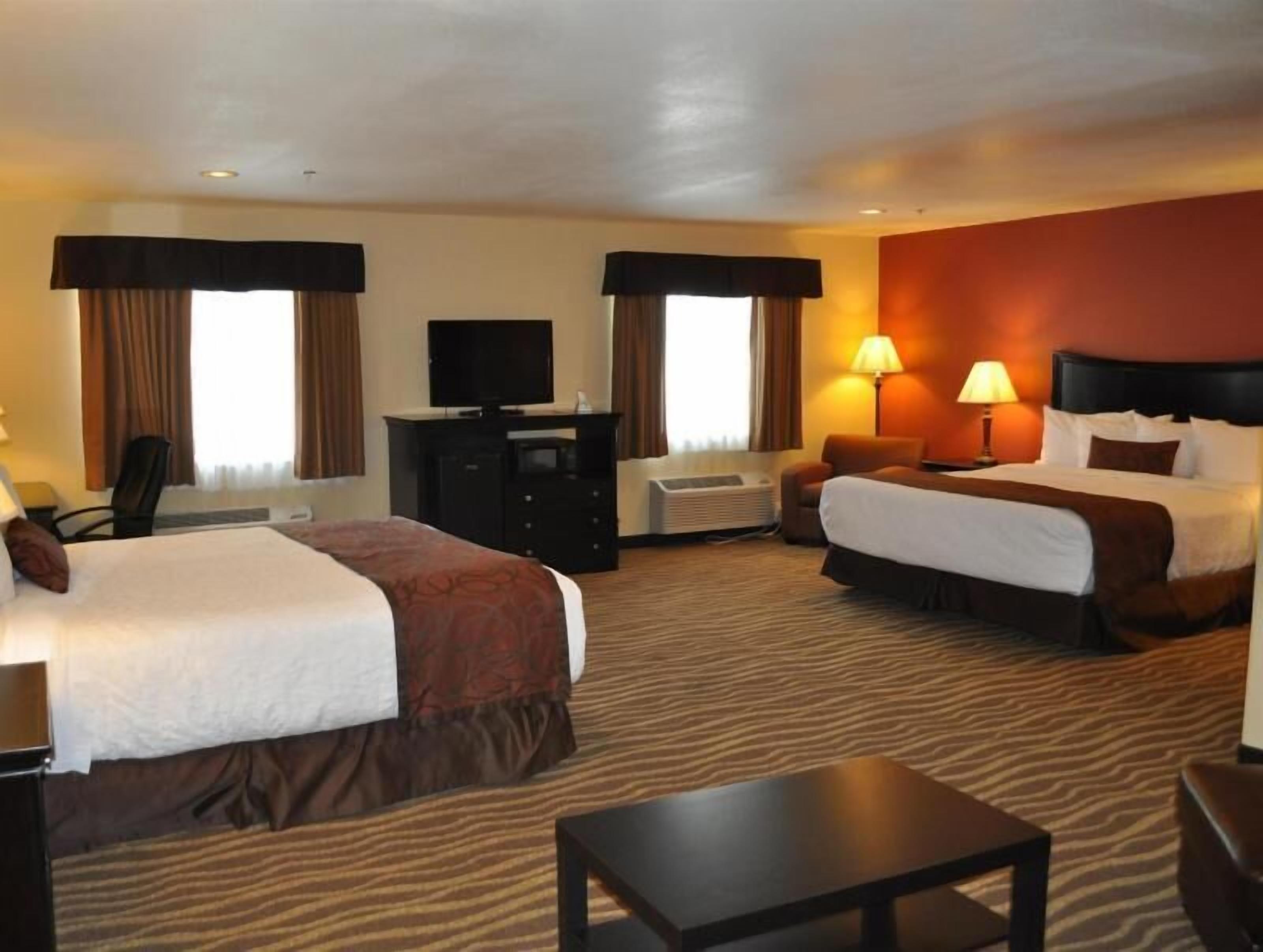 In-room safe, free WiFi, bed sheets