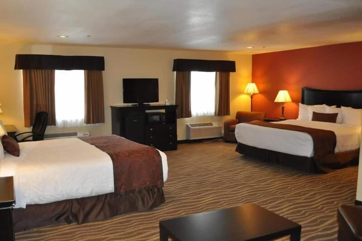 In-room safe, free WiFi, bed sheets